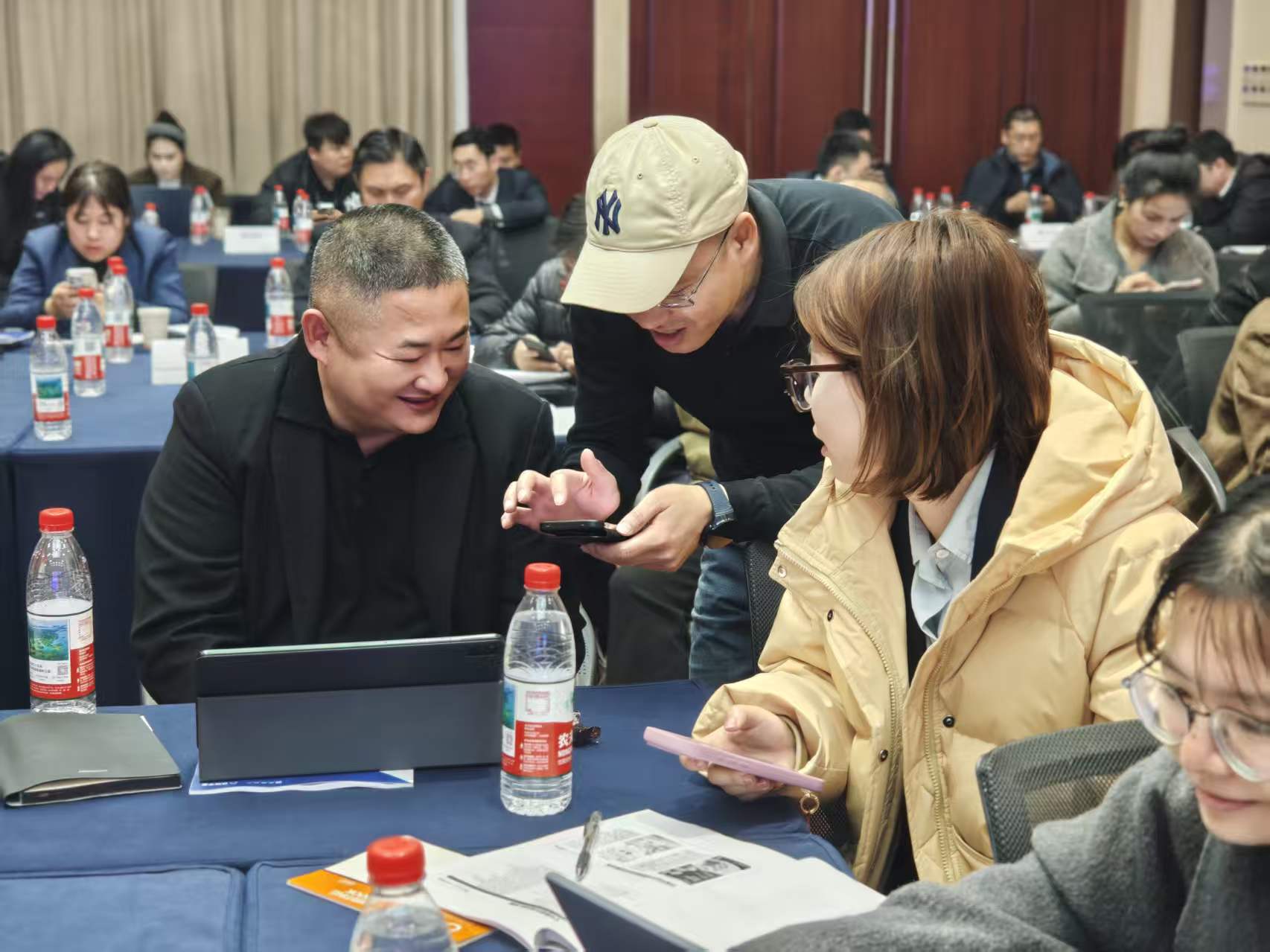 觉醒学院曾英杰为中海地产宁波公司开展营销AI实战培训