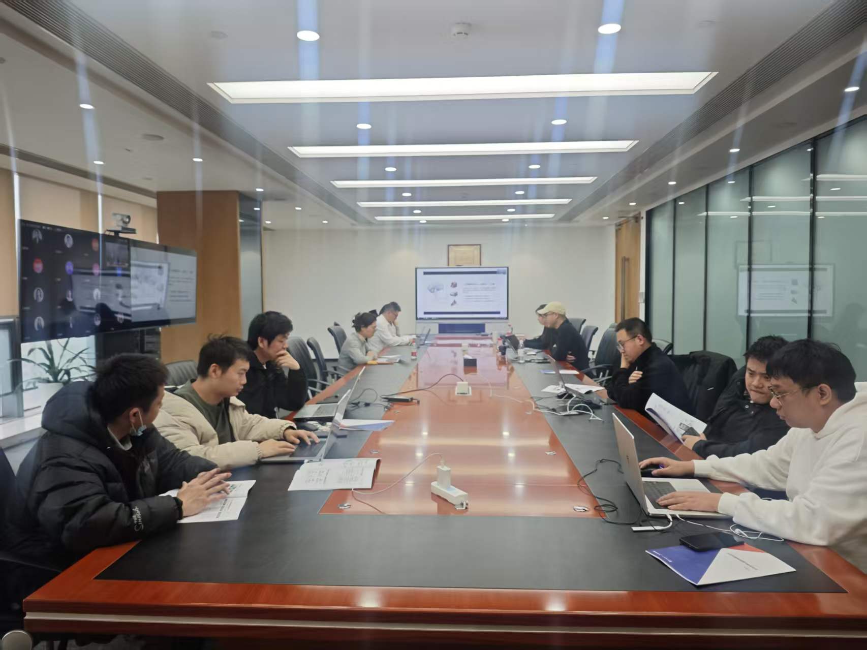 如何利用AI赋能新媒体创作——觉醒学院曾英杰为中海南京开展AI实战培训