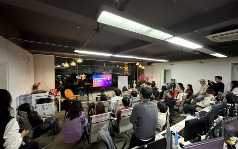 如何利用AI提升工作效率？觉醒学院曾英杰为华邦互娱开展AI实战培训