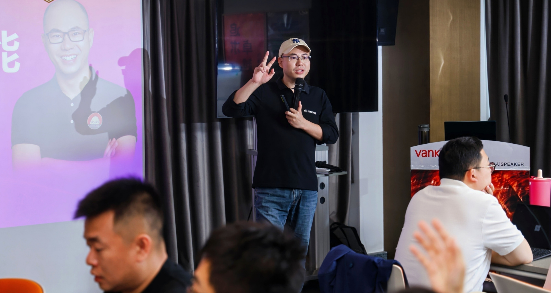 觉醒学院为万科储备营销总开展AI赋能实战培训